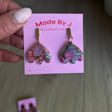 Load image into Gallery viewer, Floral Collection (protea Medium Dangles)
